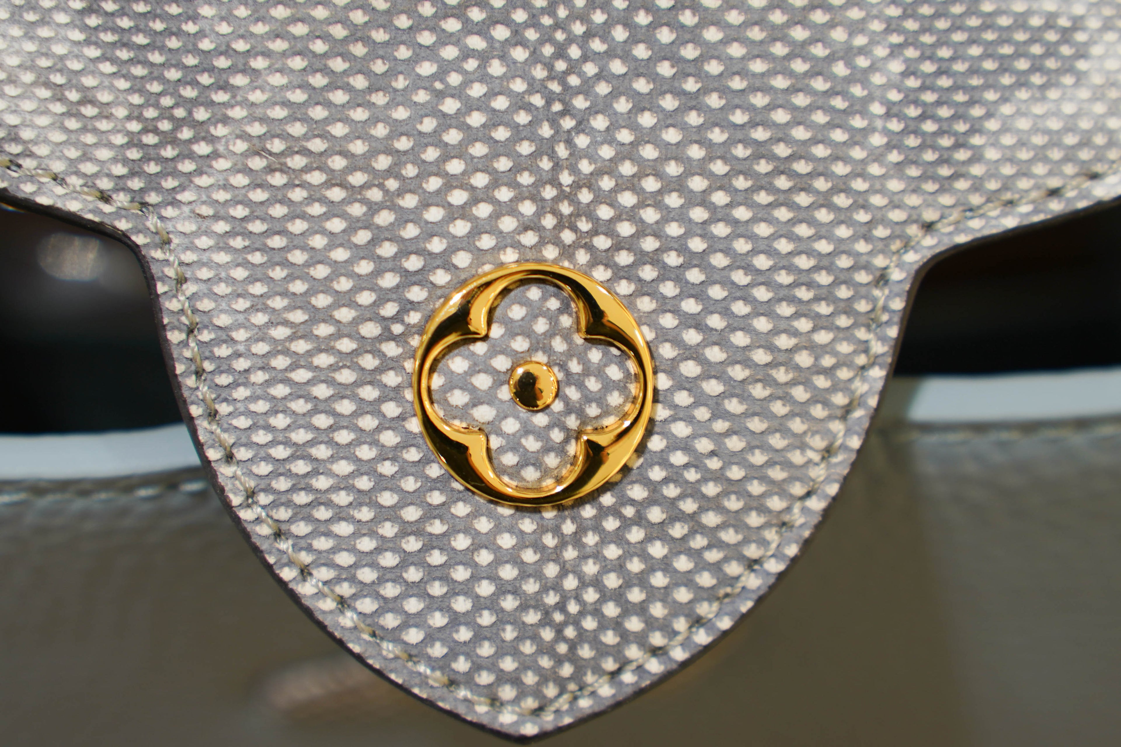 Louis Vuitton | Capucines Medium – Leather – Grey – Gold Hardware