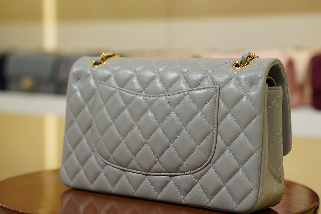 Chanel | Classic Flap Bag – Medium – Lambskin – Grey – Gold Hardware