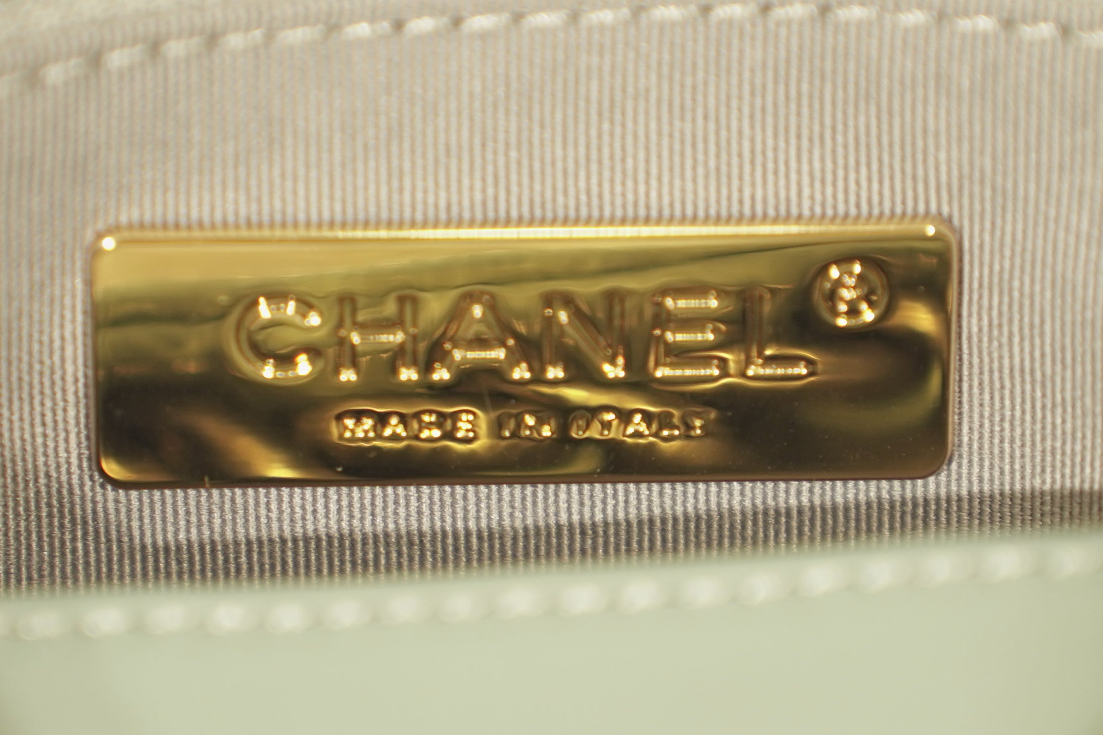 Chanel | Chanel 19 – Lambskin – Light Blue – Gold Hardware