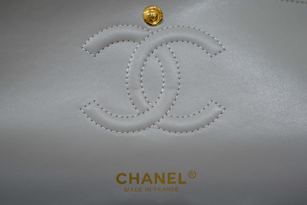 Chanel | Classic Flap Bag – Medium – Lambskin – Grey – Gold Hardware