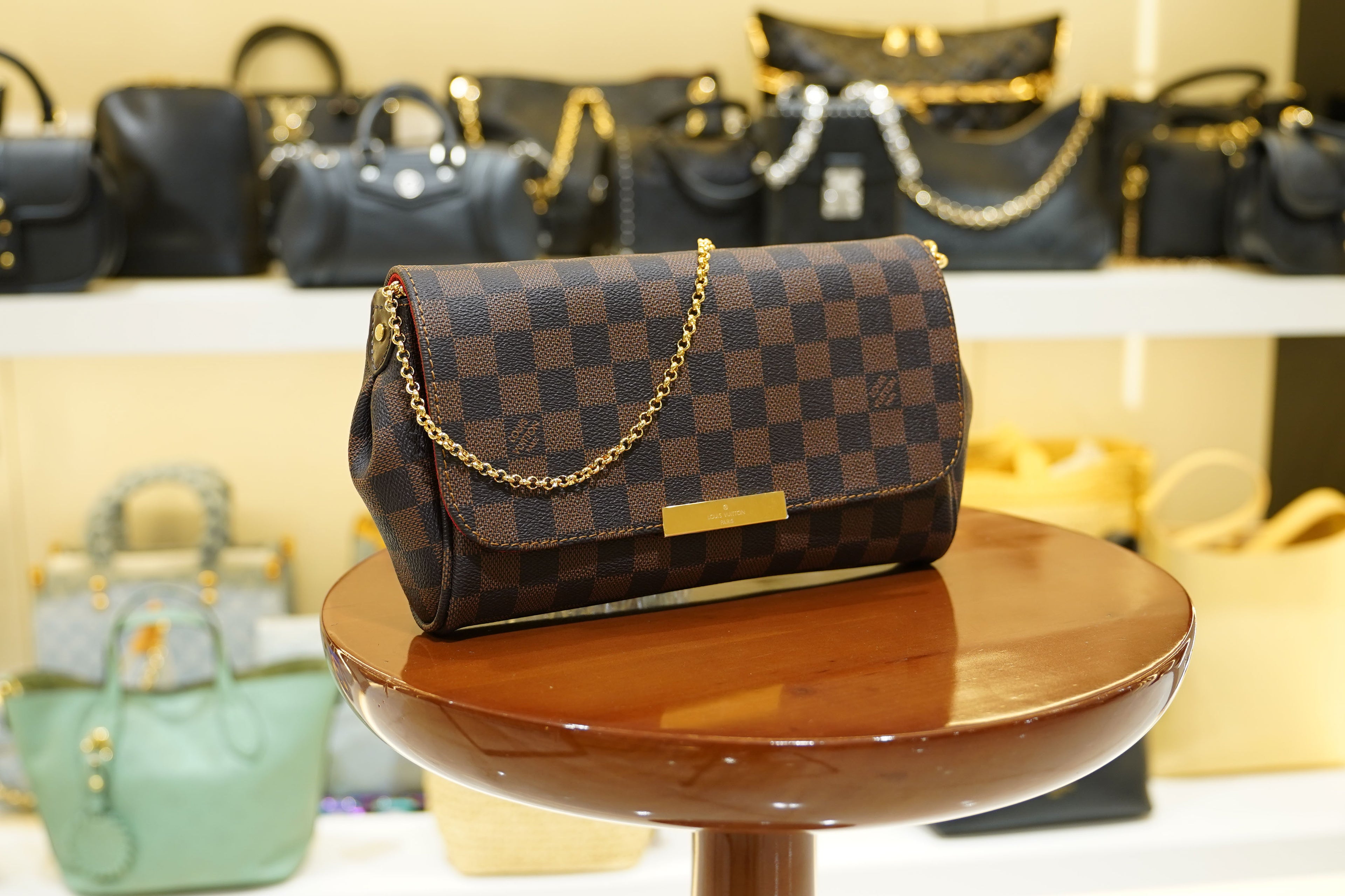 Louis Vuitton | Pochette Métis – Canvas – Damier Ebene – Gold Hardware