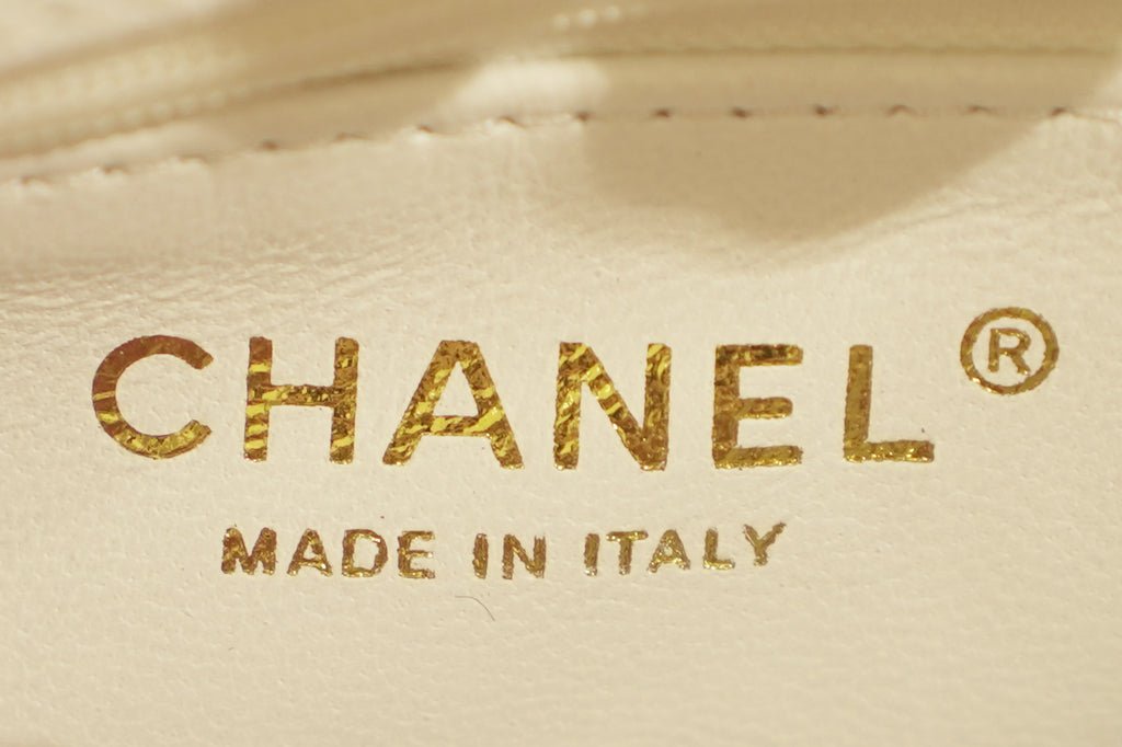 Chanel | Coco Mini – Leather – White – Gold Hardware