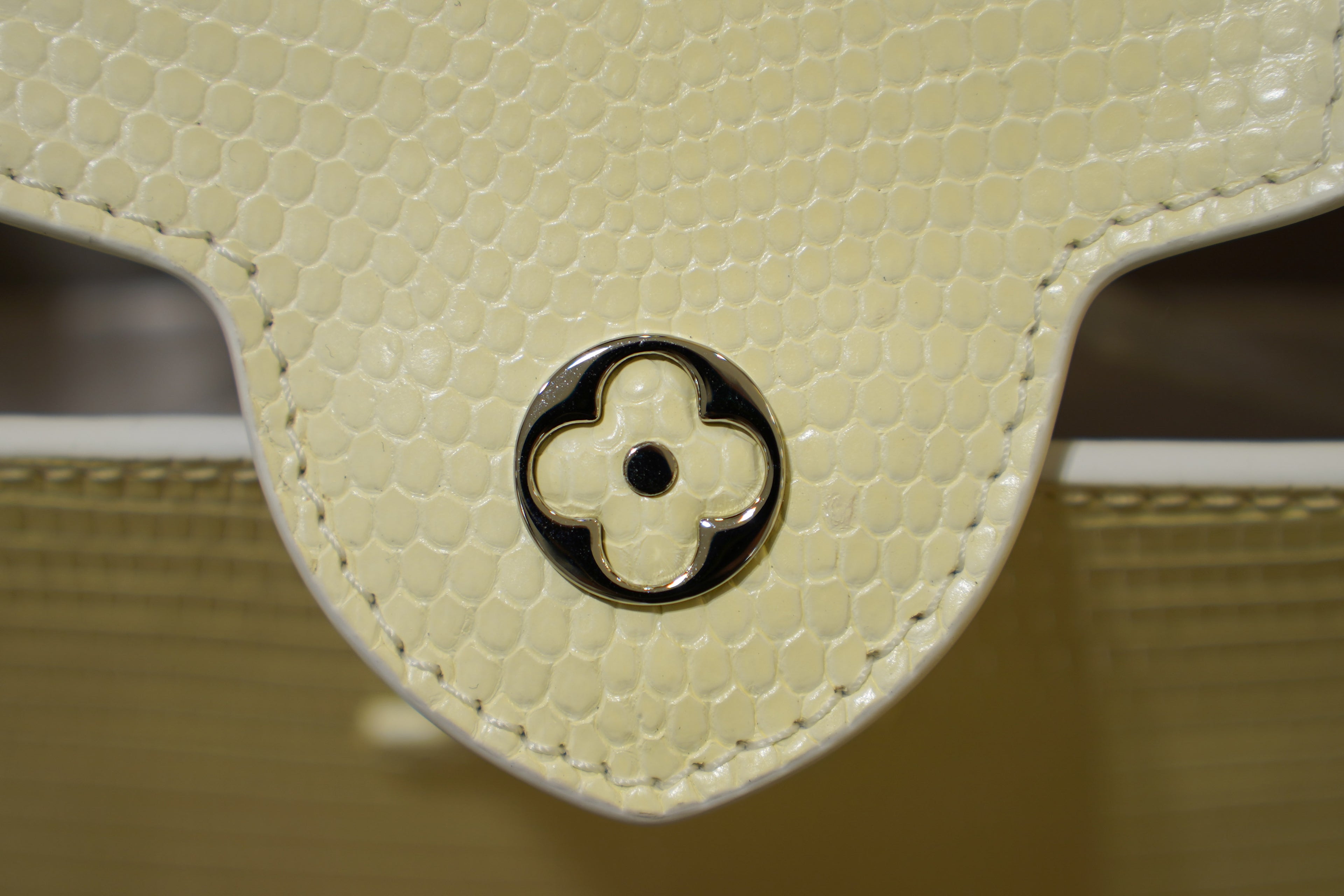 Louis Vuitton | Capucines Medium – Leather – Cream – Silver Hardware