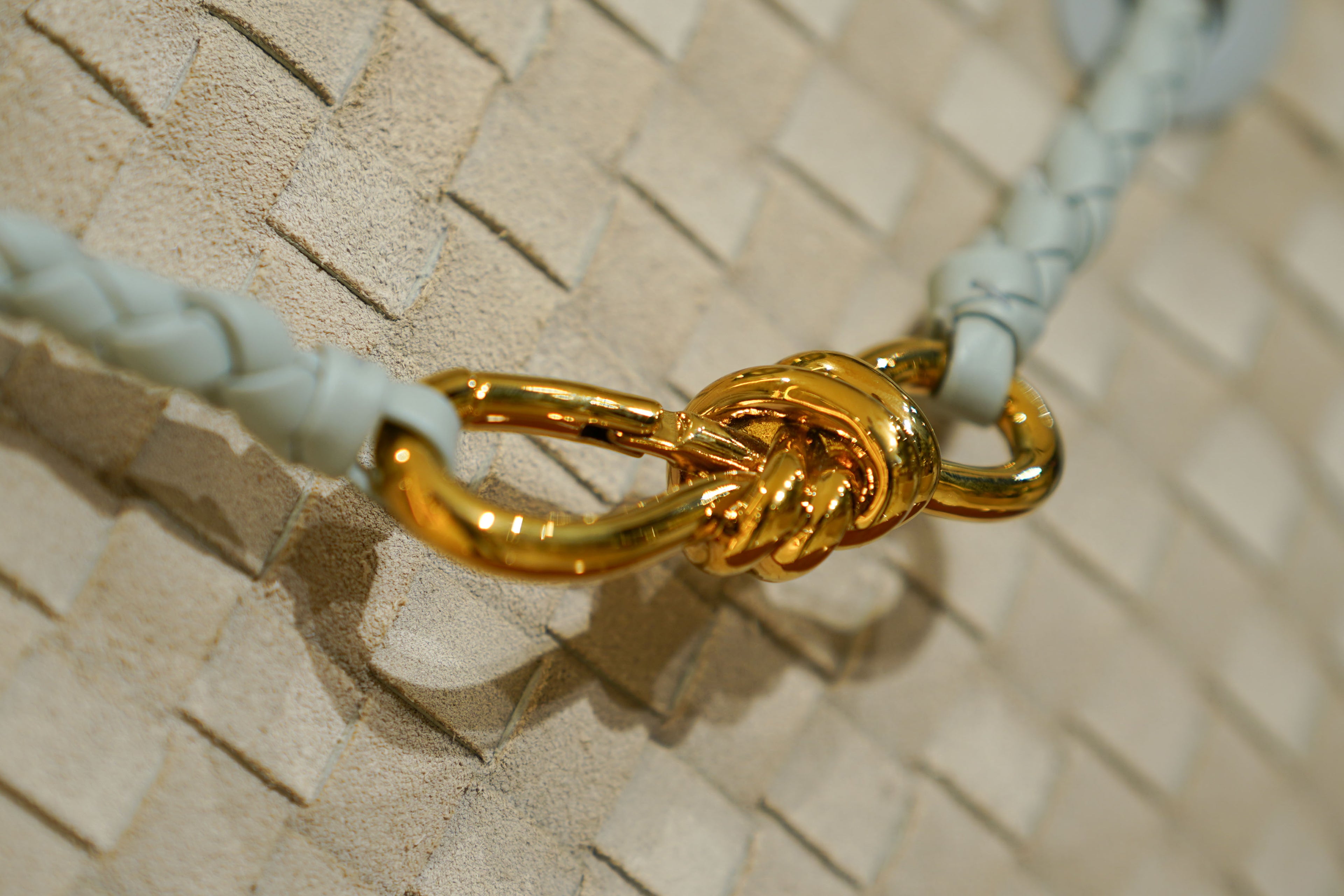 Bottega Veneta | Andiamo – Intrecciato – Beige – Gold Hardware