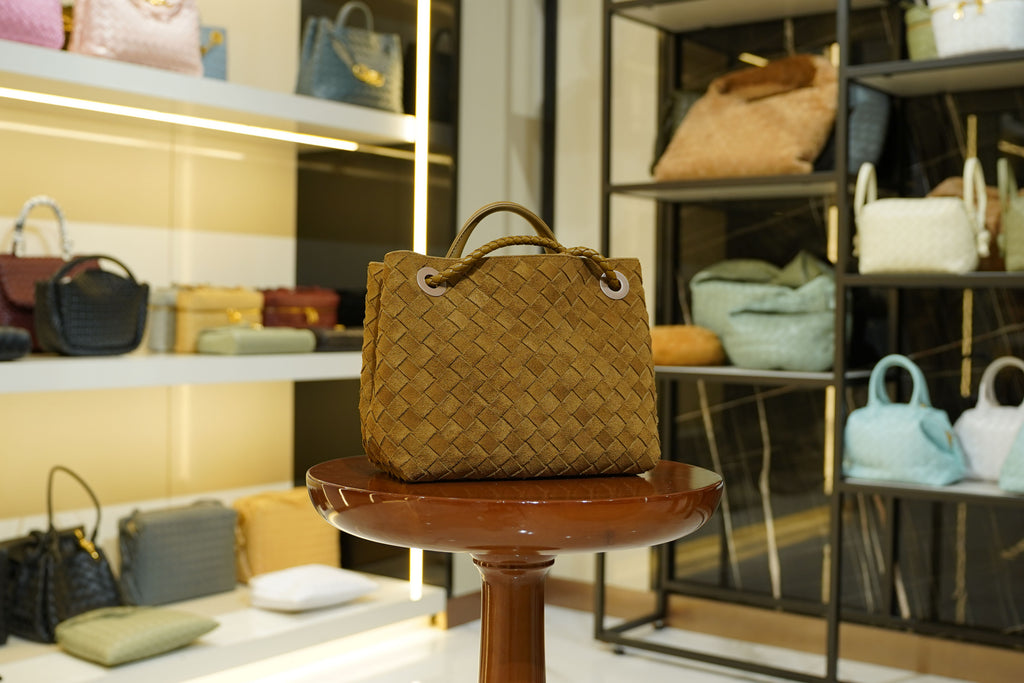 بوتيغا فينيتا | أنديامو – شمواه – بني – أجزاء معدنية ذهبية