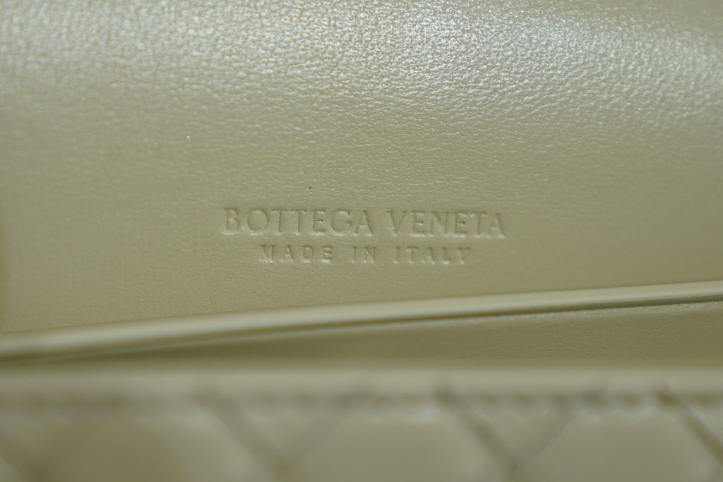 Bottega Veneta | Andiamo Clutch Long – Leather – Cream – Gold Hardware