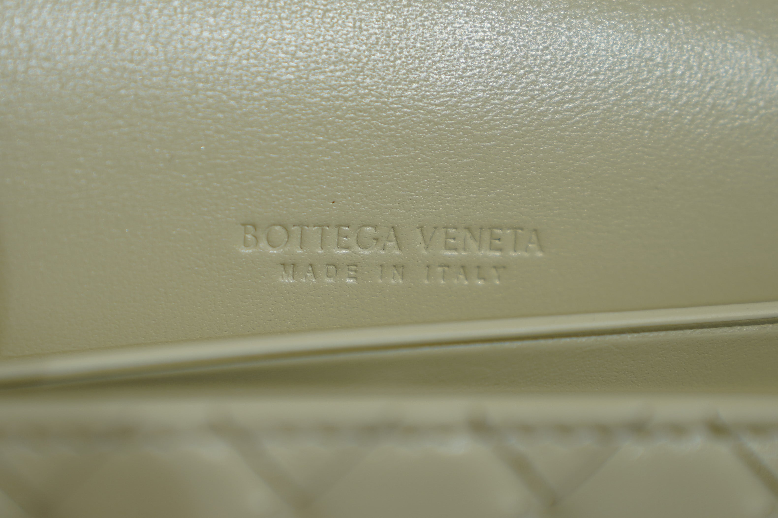 Bottega Veneta | Andiamo Clutch Long – Leather – Cream – Gold Hardware