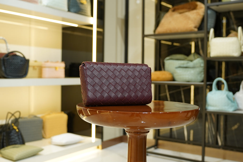Bottega Veneta | Andiamo-Clutch – Leather – Bordeaux – Gold Hardware