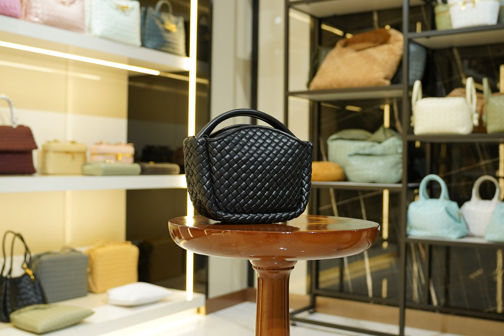 Bottega Veneta | Cobble – Leather – Black – Gold Hardware