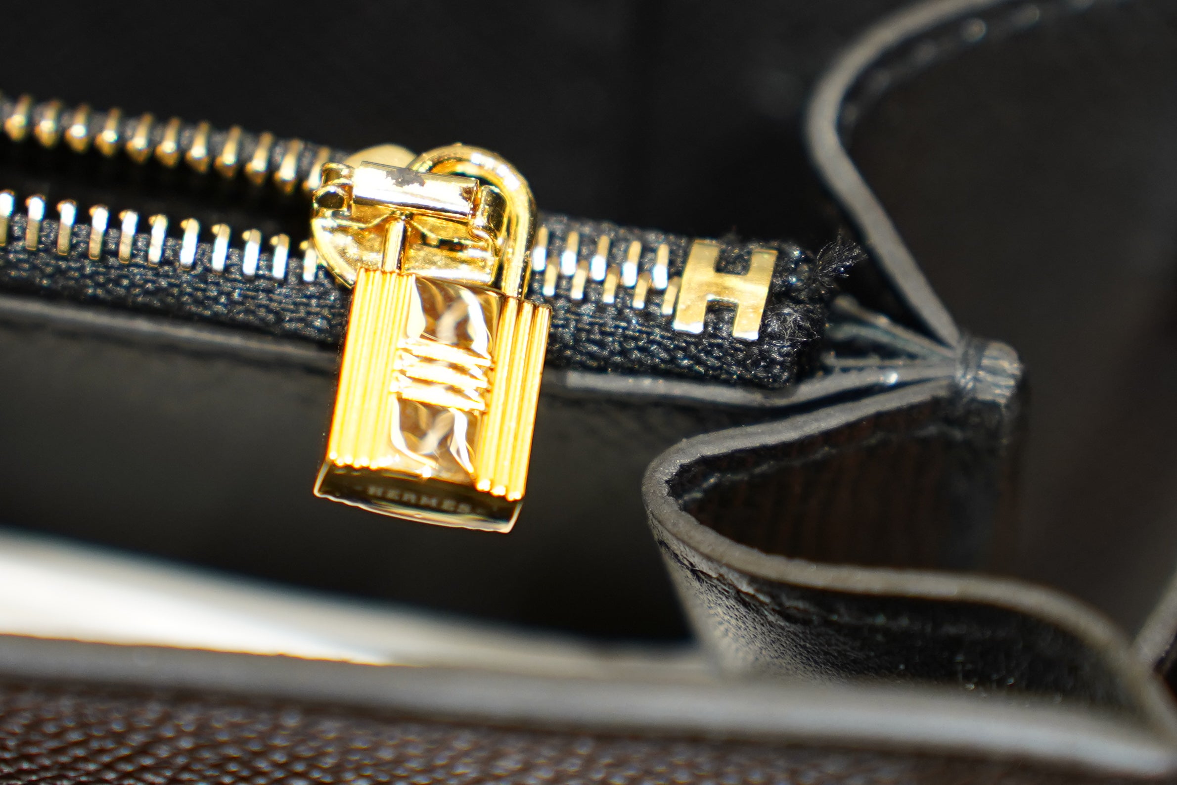 Hermes | Kelly To Go Wallet – Epsom – Black – Gold Hardware