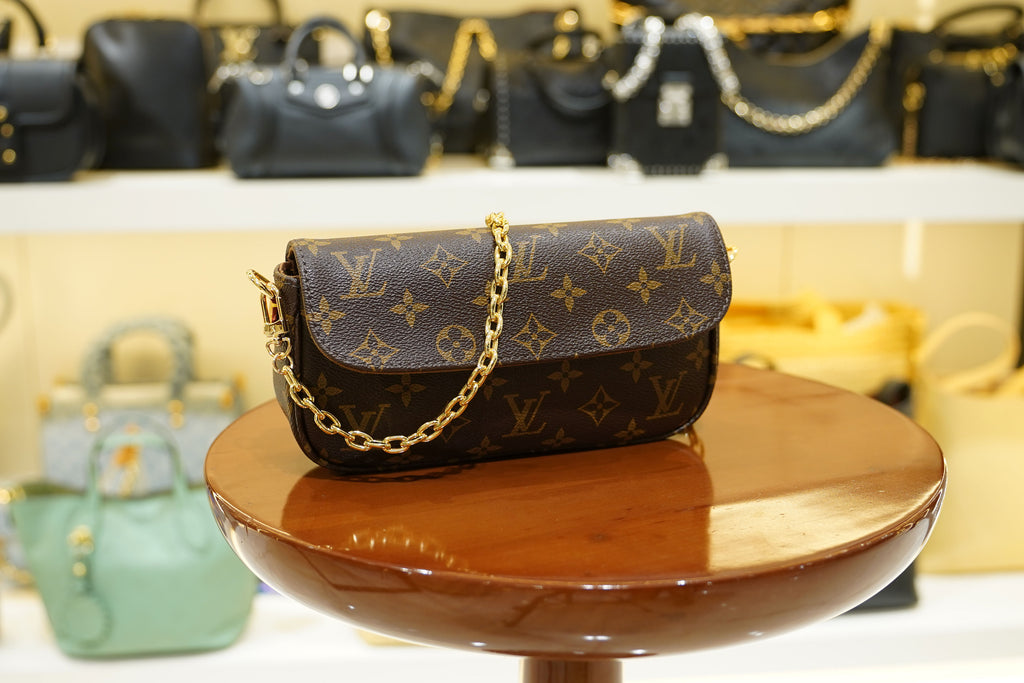 Louis Vuitton | Pochette Métis – Canvas – Monogram – Gold Hardware
