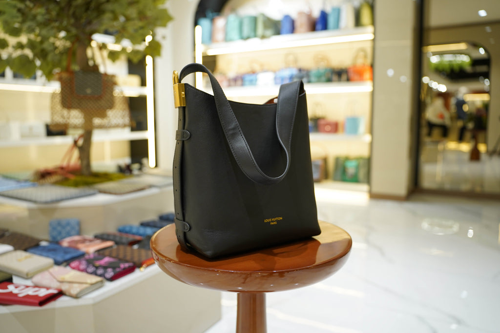 Louis Vuitton | Neverfull – Leather – Black – Gold Hardware