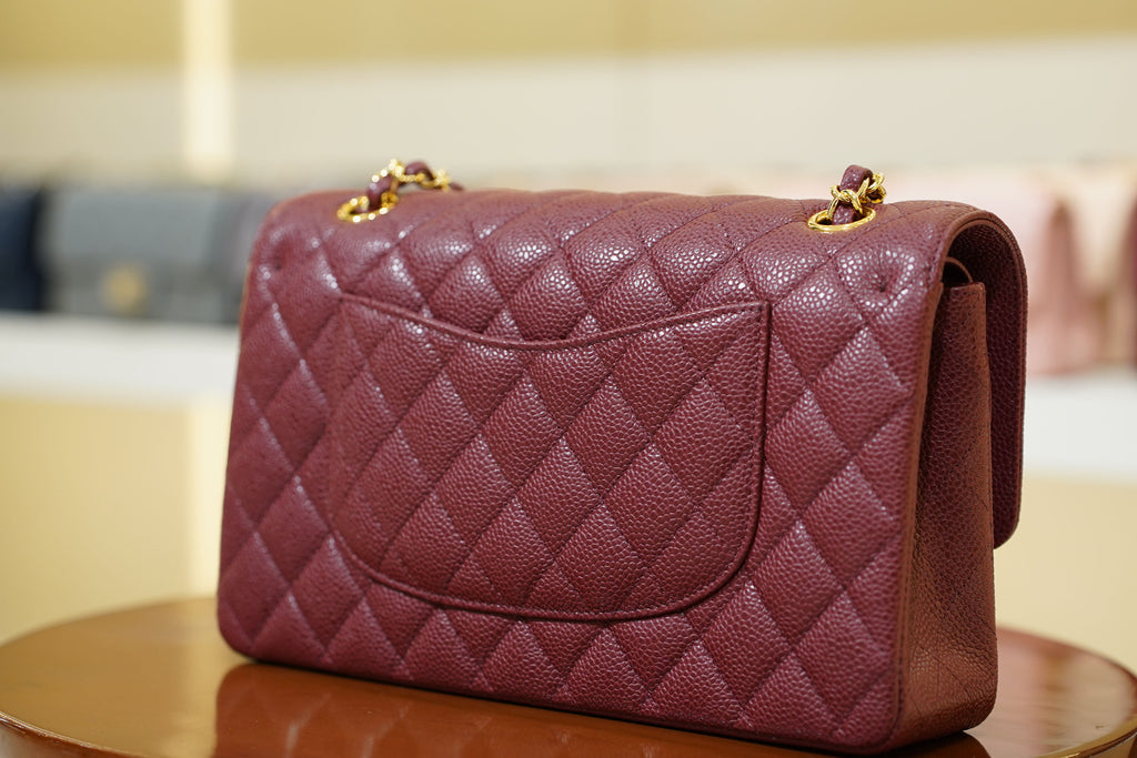 Chanel | Klassische Umhängetasche – Mittel – Leder – Burgunderrot – Goldene Beschläge