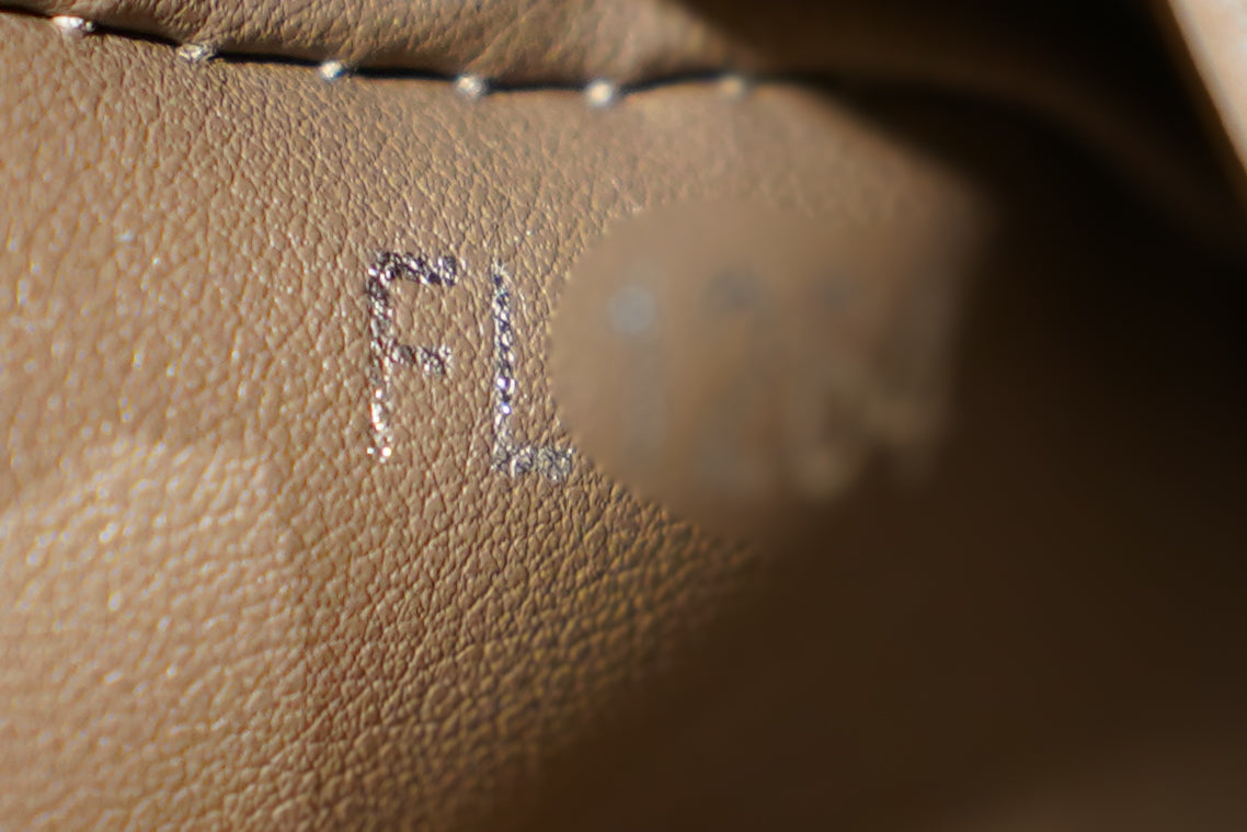 Louis Vuitton | Capucines Medium – Leather – Grey – Silver Hardware