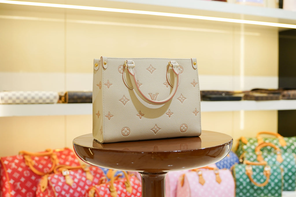 Louis Vuitton | Capucines – Leather – Cream – Gold Hardware