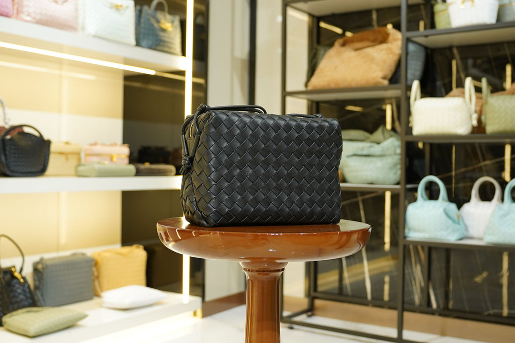 Bottega Veneta | Loop Bag – Leather – Black – Gold Hardware