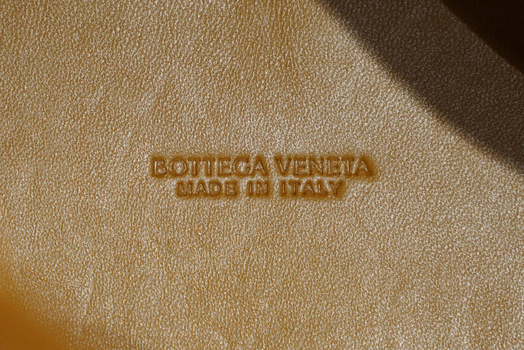 Bottega Veneta | Andiamo – Intrecciato – Beige – Gold Hardware