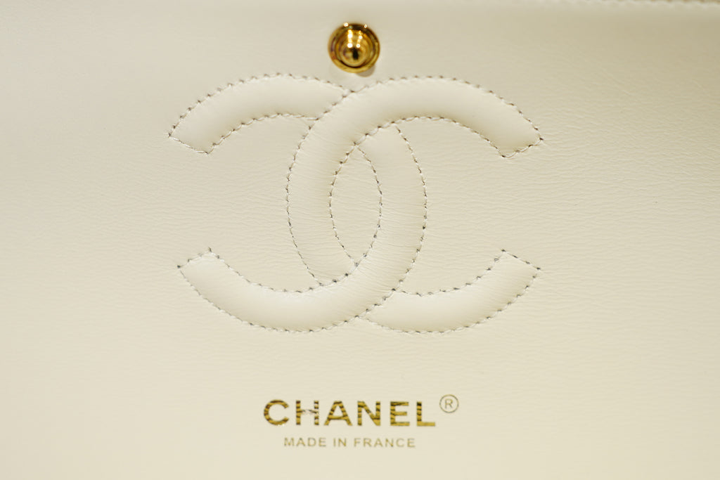 CChanel | Classic Flap Bag – Medium – Leather – White – Gold Hardware