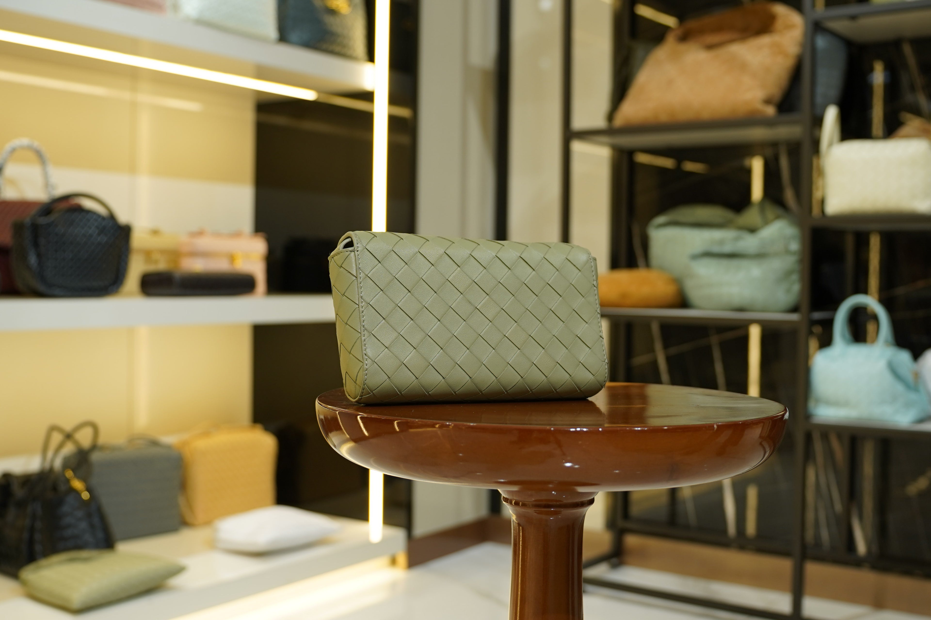Bottega Veneta | Andiamo-Clutch – Leather – Verde Oliva – Gold Hardware