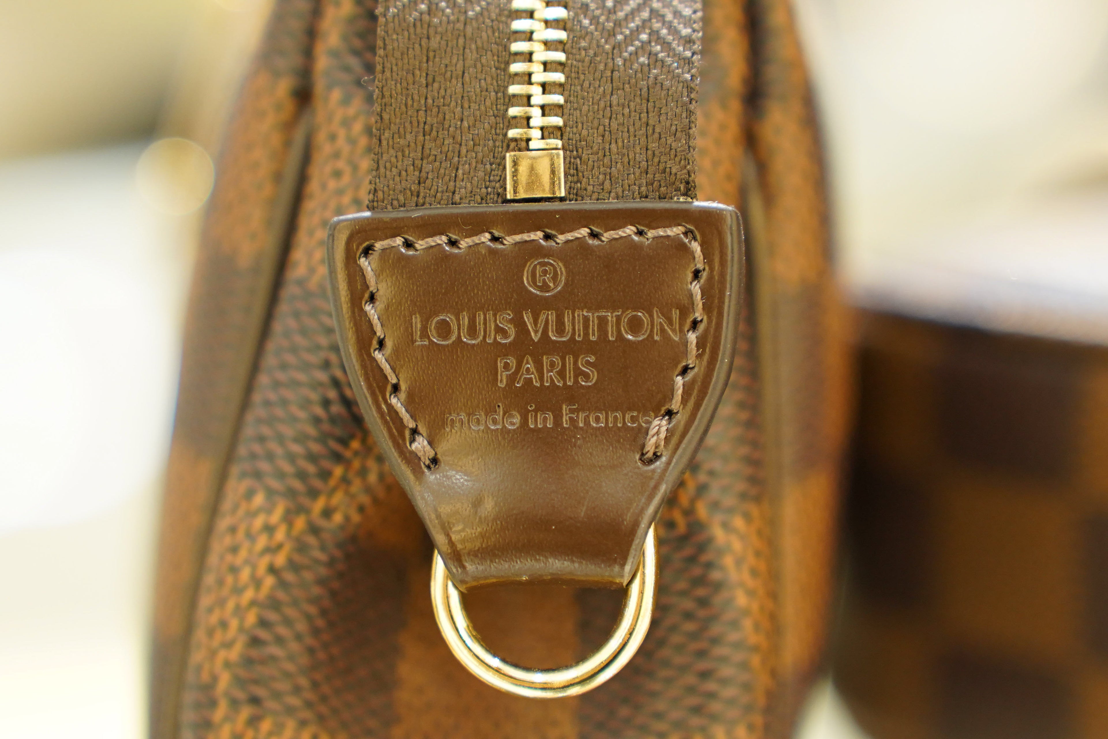 Louis Vuitton | Pochette Metis – Canvas – Damier Ebene – Gold Hardware