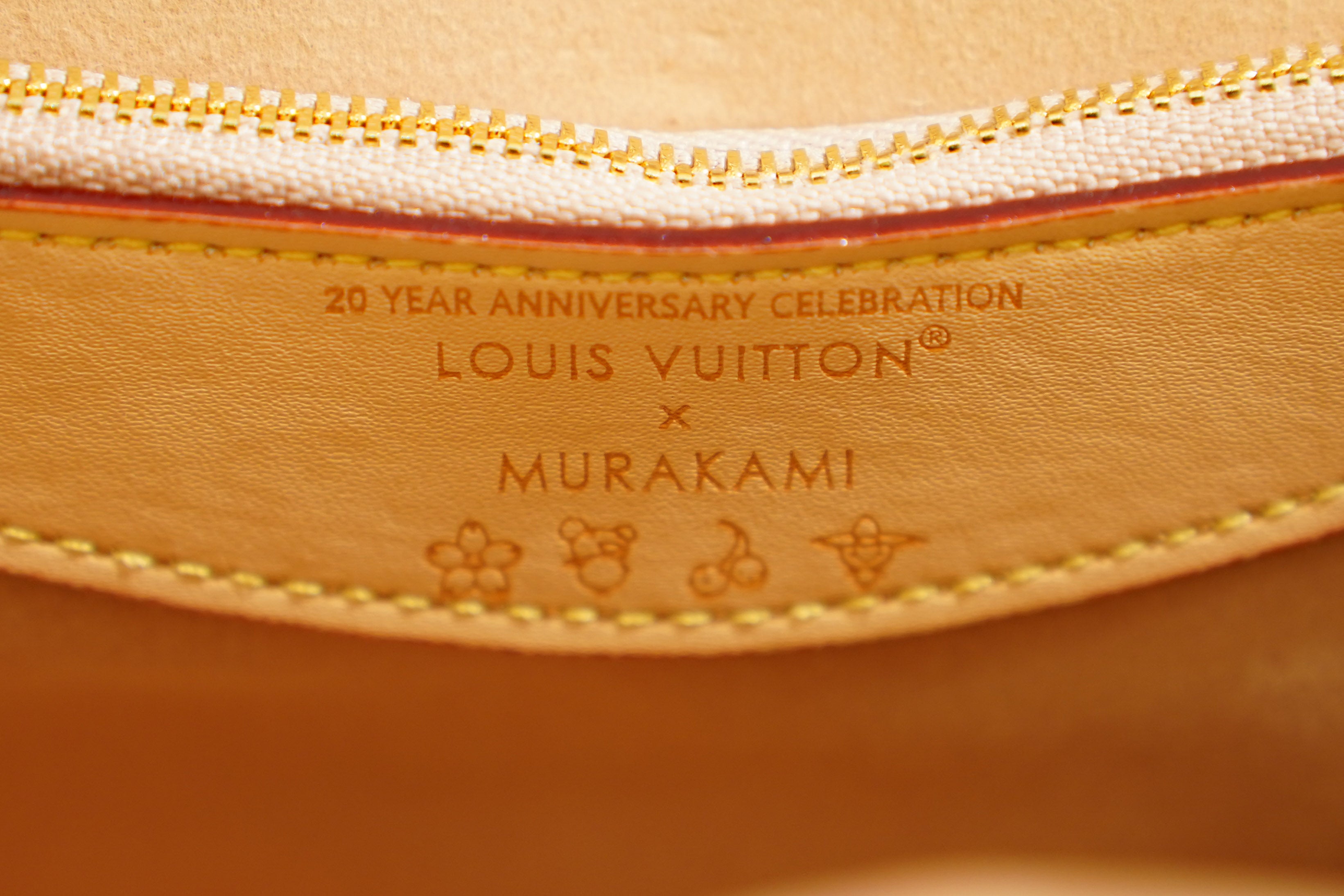 Louis Vuitton | Coussin – Canvas – Multicolor – Gold Hardware