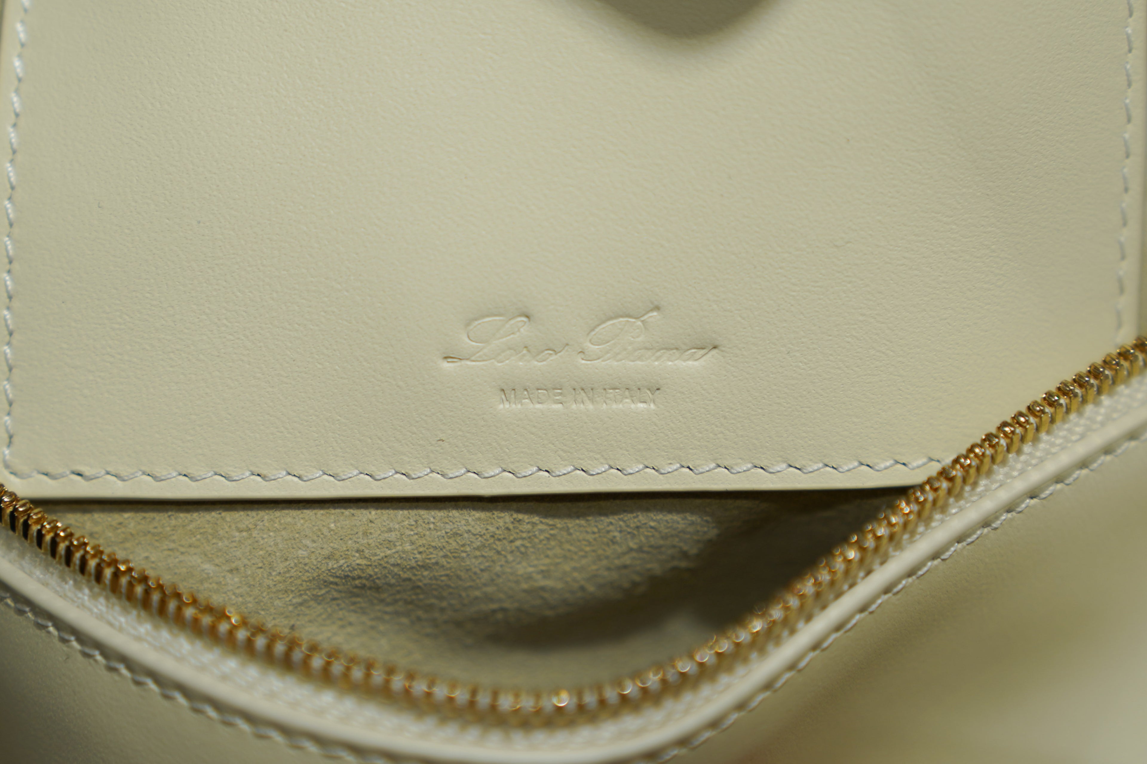 Loro Piana | Extra-Pocket-L19 – Leather – Ivory – Gold Hardware
