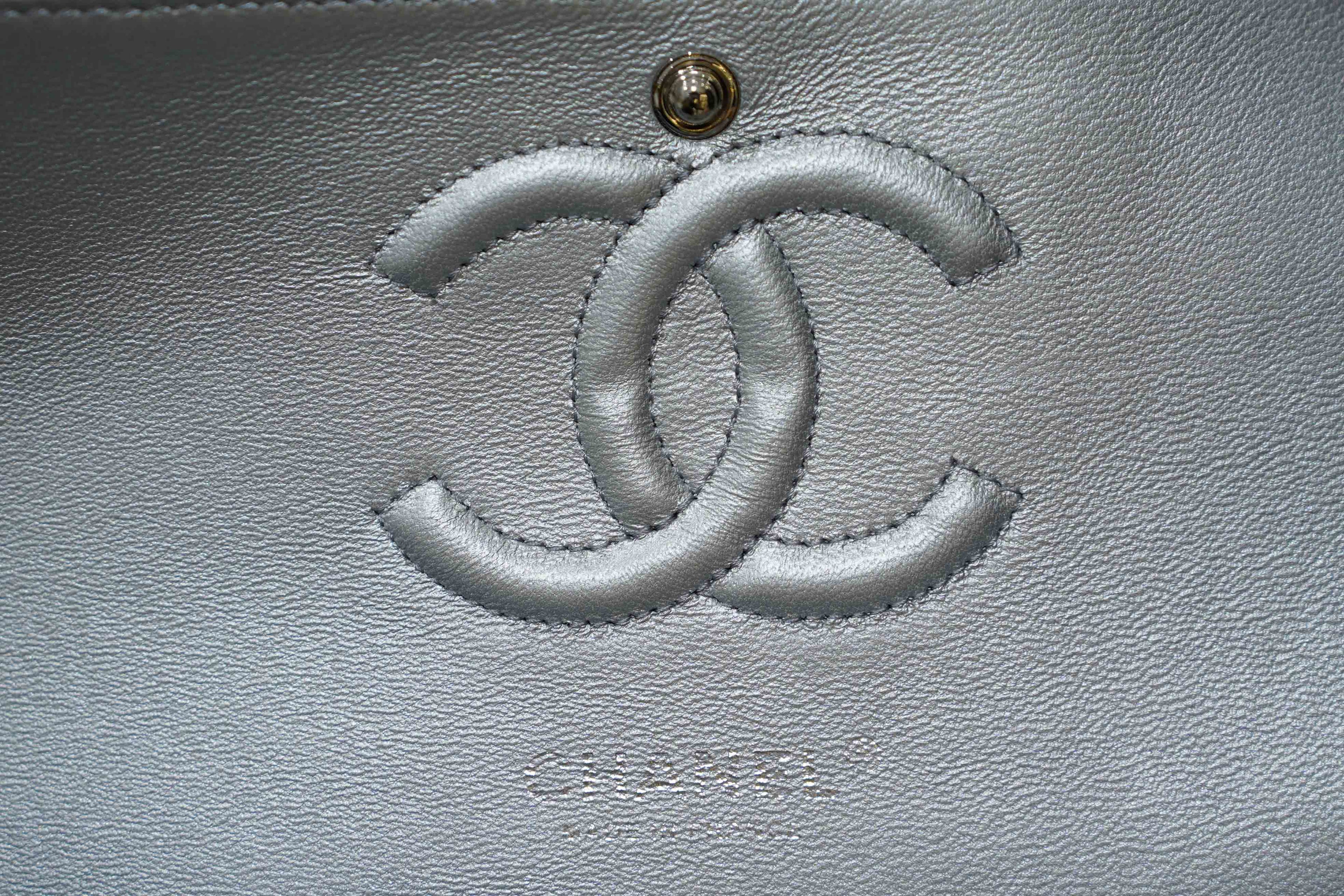 Chanel | Classic Flap Bag – Medium – Leather – Silver – Silver Hardware