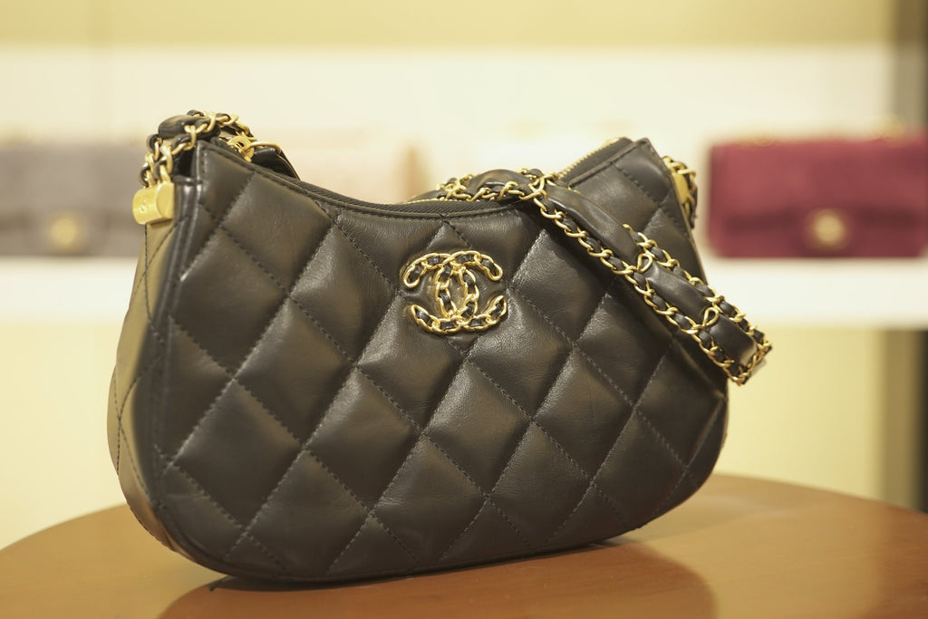 Chanel | Hobo Bag – Lambskin – Black – Gold Hardware