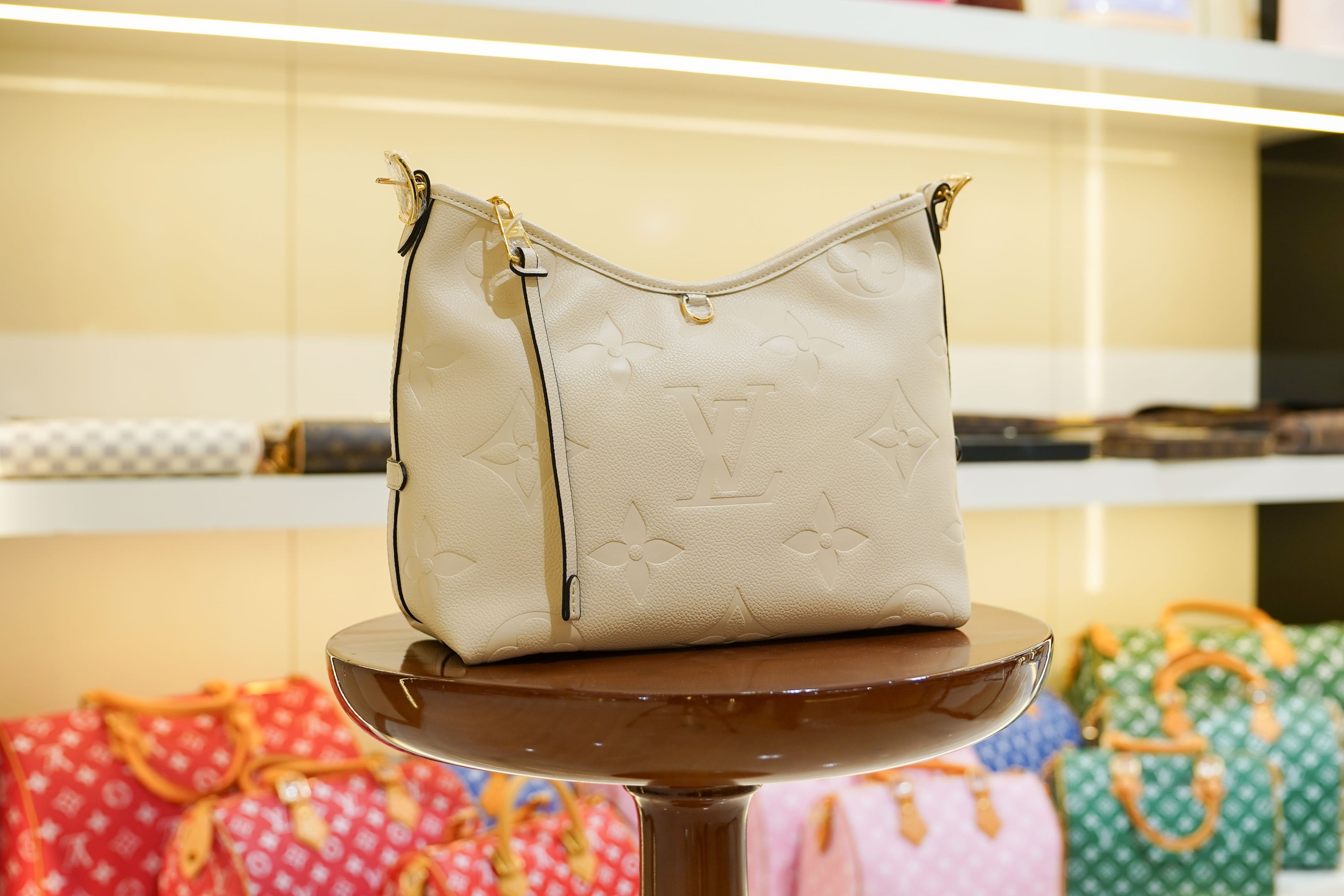 Louis Vuitton | Hobo Bag – Leather – Cream – Gold Hardware