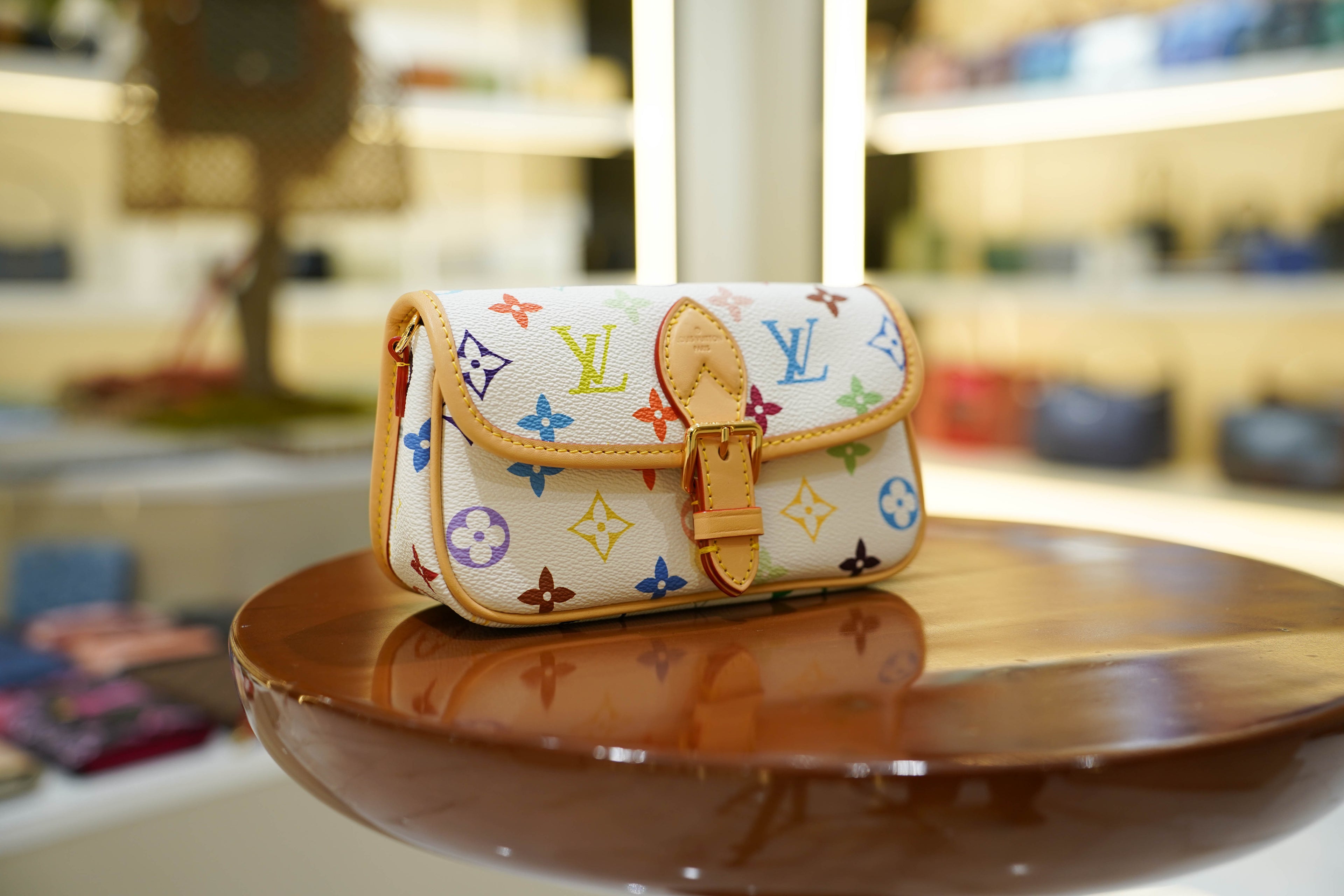 Louis Vuitton | Coussin – Canvas – Multicolor – Gold Hardware