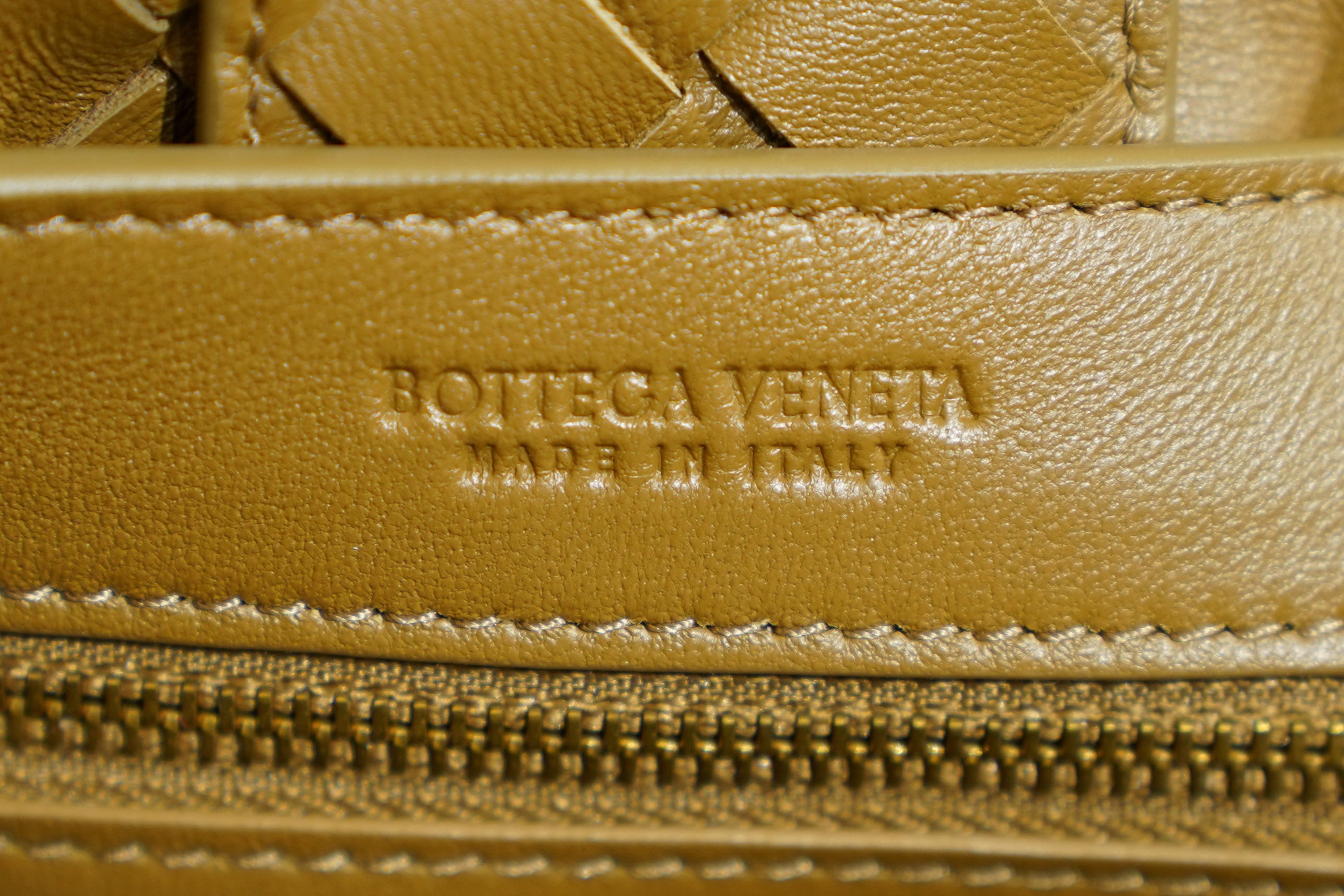 Bottega Veneta | Andiamo – Intrecciato – Verde Oliva – Gold Hardware