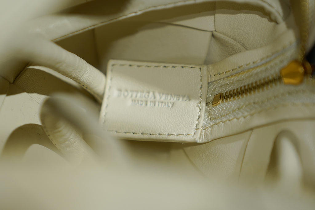 بوتيغا فينيتا | حقيبة (صغيرة) - جلد - كريمي - ذهبي