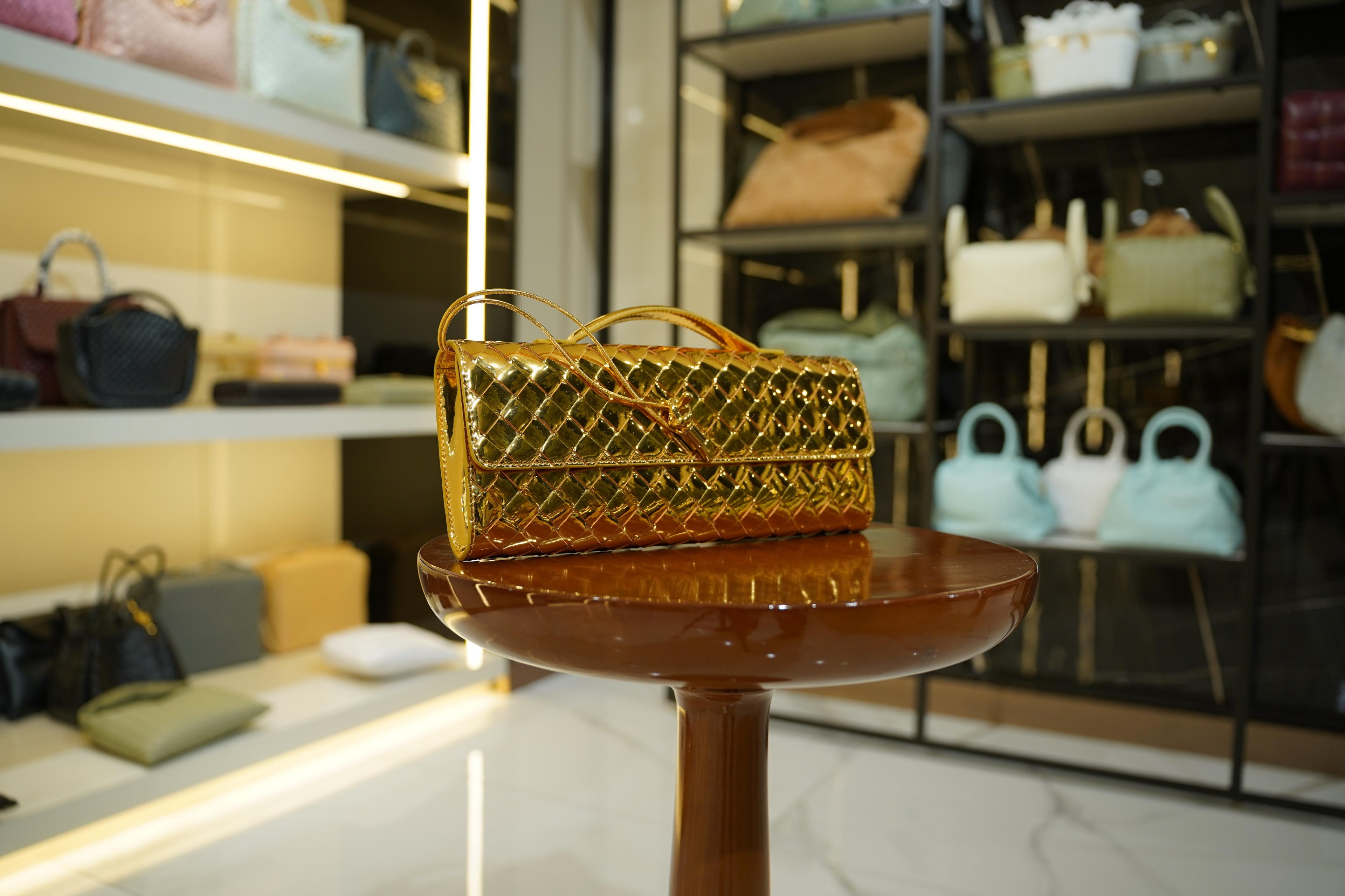 Bottega Veneta | Andiamo Clutch Long – Leather – Gold – Gold Hardware