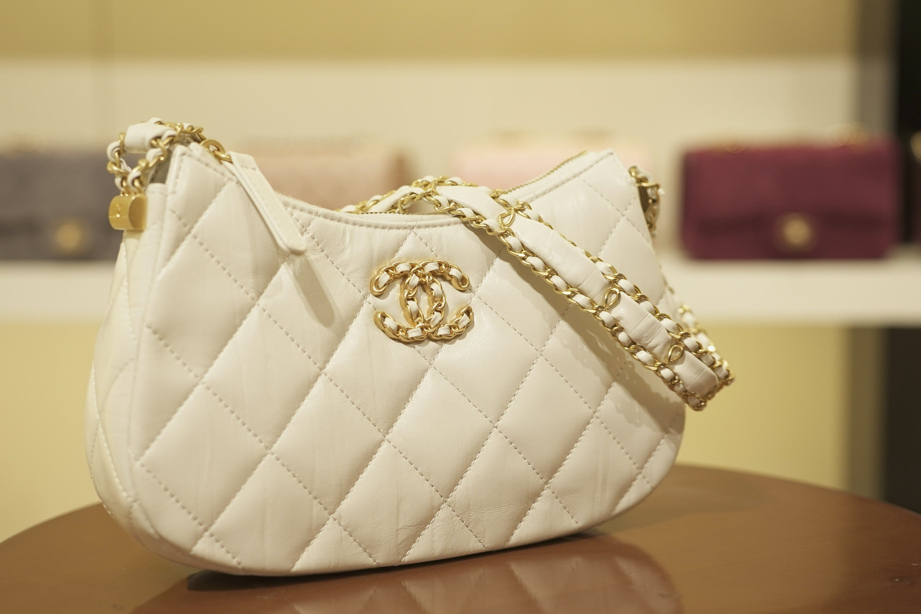 Chanel | Hobo Bag – Lambskin – White – Gold Hardware