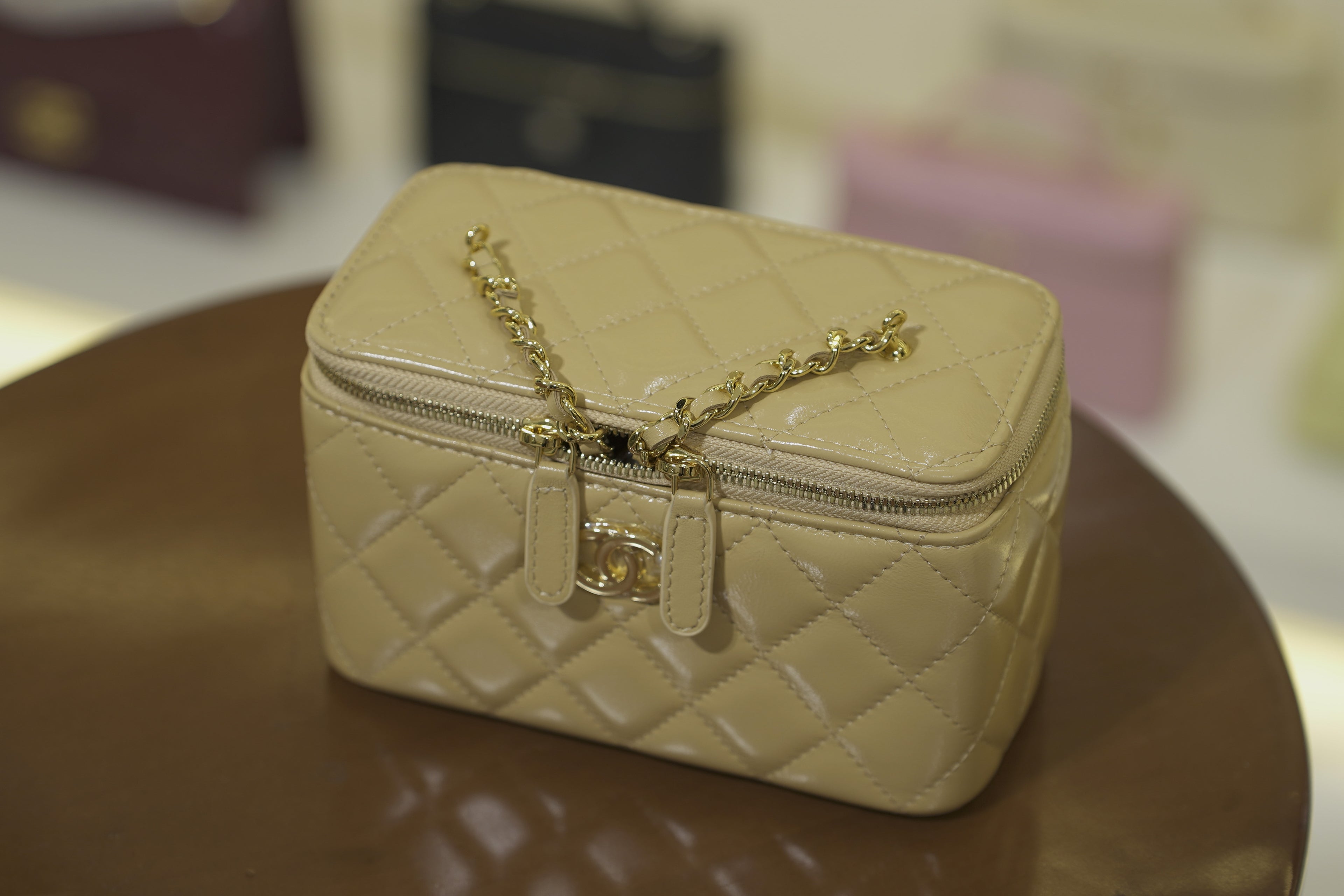 Chanel | Small Vanity – Lambskin – Beige – Gold Hardware