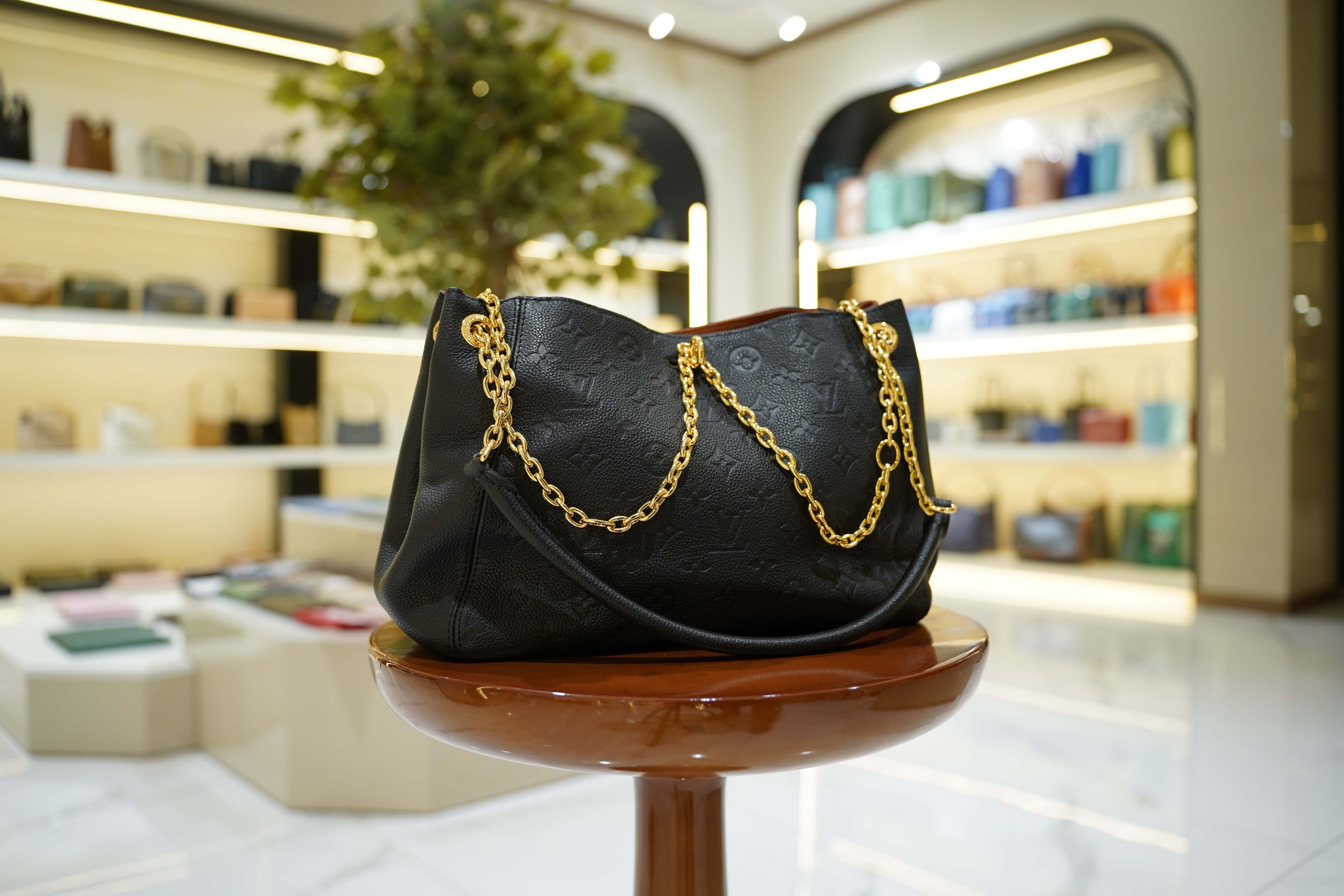 Louis Vuitton | Neverfull – Monogram Canvas – Black – Gold Hardware