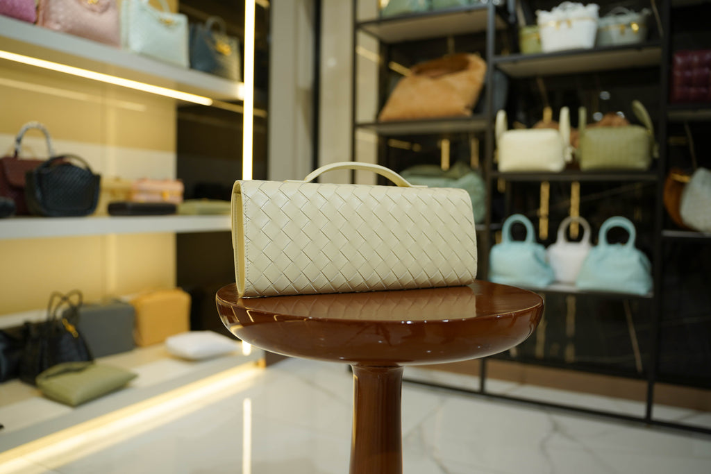 Bottega Veneta | Andiamo Clutch Long – Leather – Cream – Gold Hardware