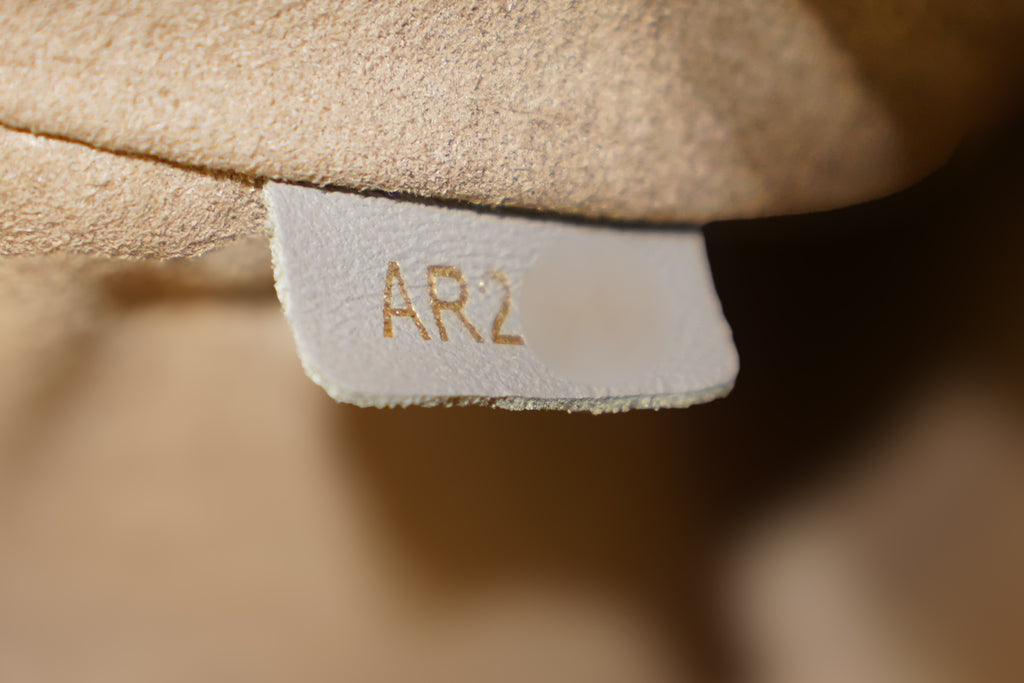 Louis Vuitton | Pochette Métis – Monogram Empreinte – Gris – Gold Hardware