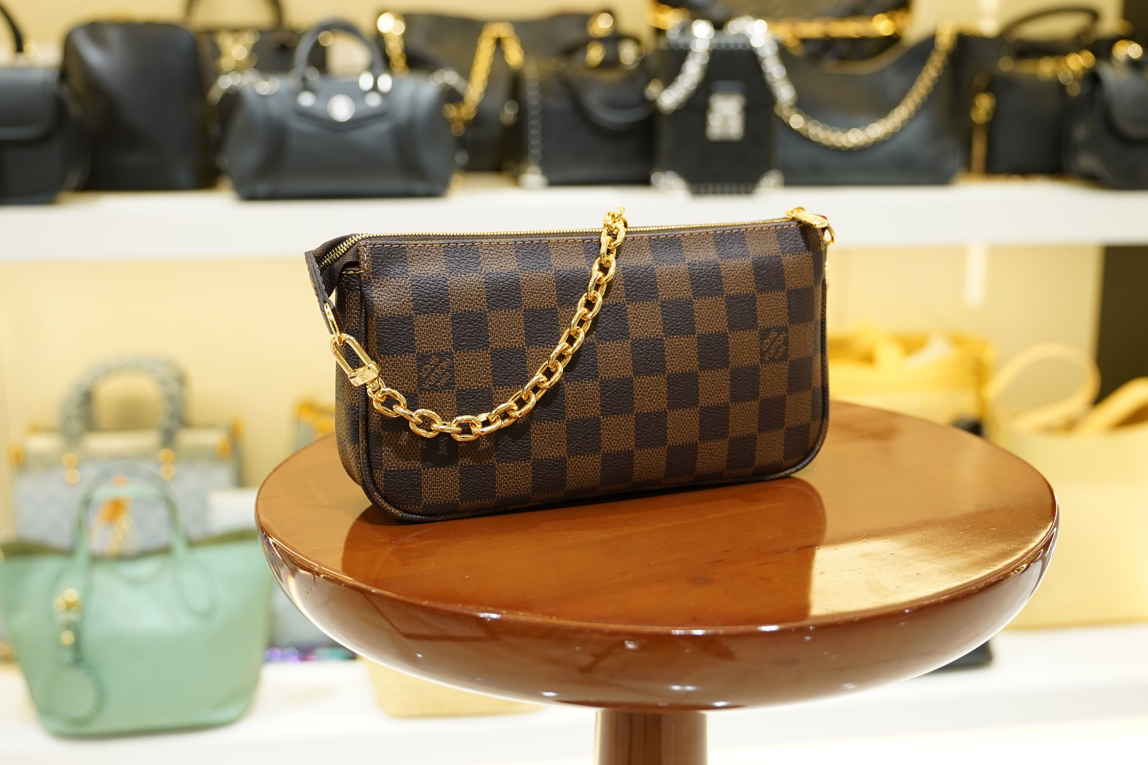 Louis Vuitton | Pochette Métis – Canvas – Damier Ebene – Gold Hardware