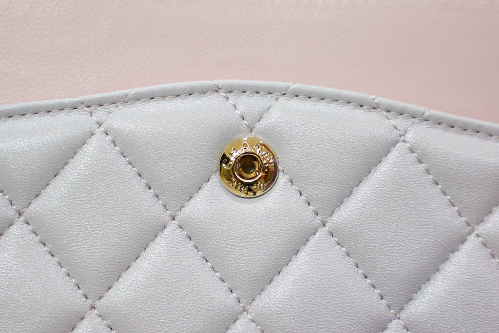 Chanel | Classic Flap Bag – Medium – Leather – Light Purple – Gold Hardware