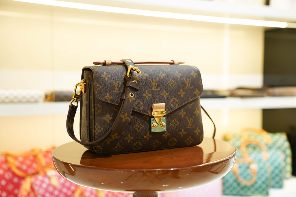 Louis Vuitton | Twist – Canvas – Brown – Gold Hardware