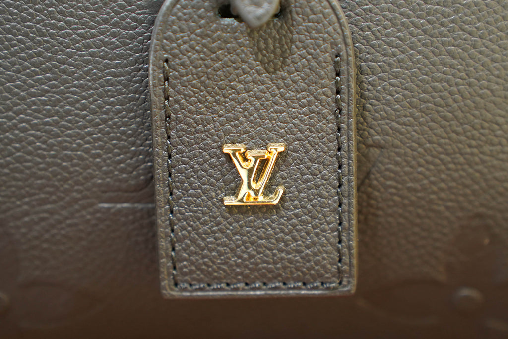 Louis Vuitton | Capucines – Leather – Black – Gold Hardware