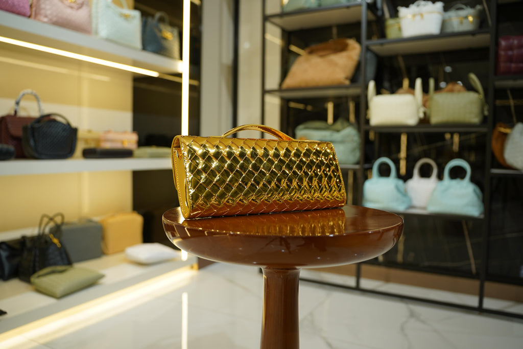 Bottega Veneta | Andiamo Clutch Long – Leather – Gold – Gold Hardware