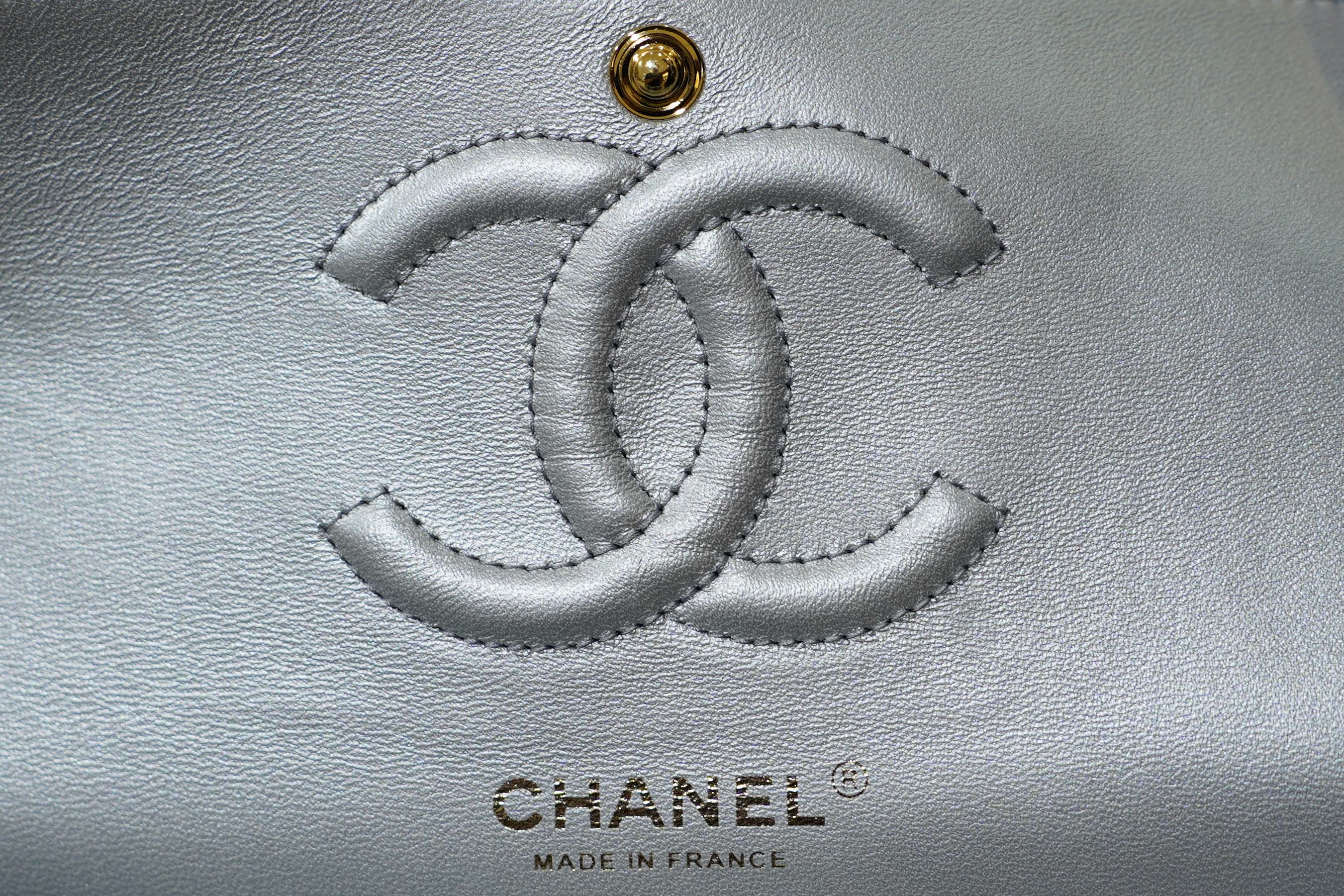 Chanel | Classic Flap Bag – Medium – Leather – Silver – Gold Hardware