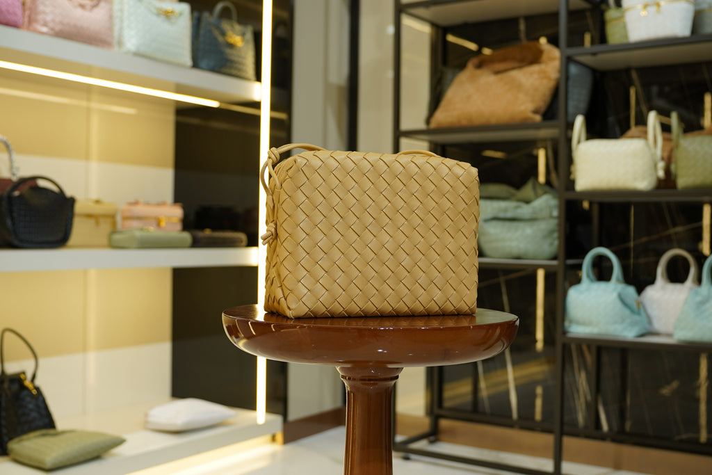 Bottega Veneta | Loop – Intrecciato – Beige – Gold Hardware