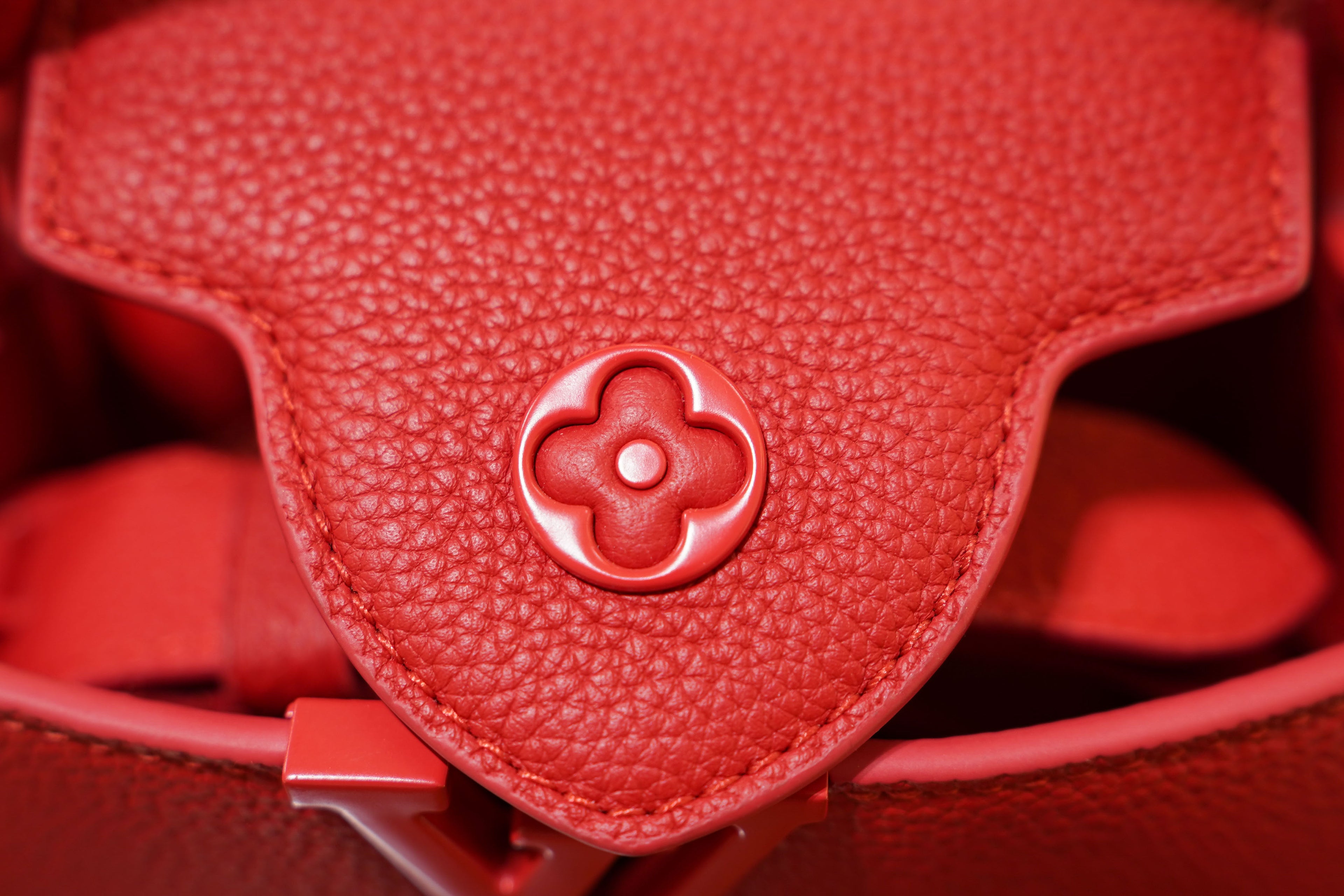 Louis Vuitton | Capucines Medium – Leather – Red – Gold Hardware