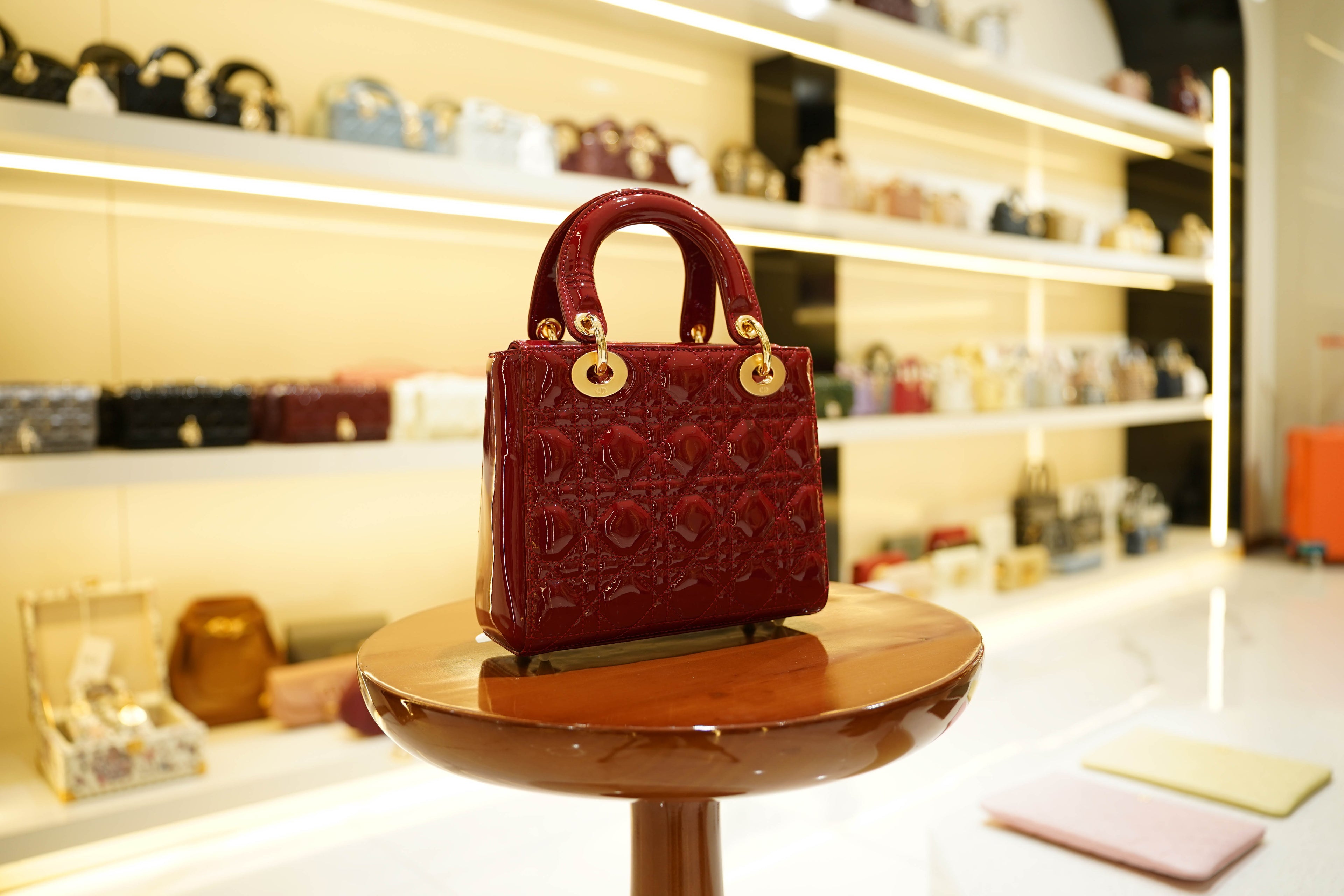 Dior | Lady Dior – Cuir verni – Rouge – Quincaillerie dorée