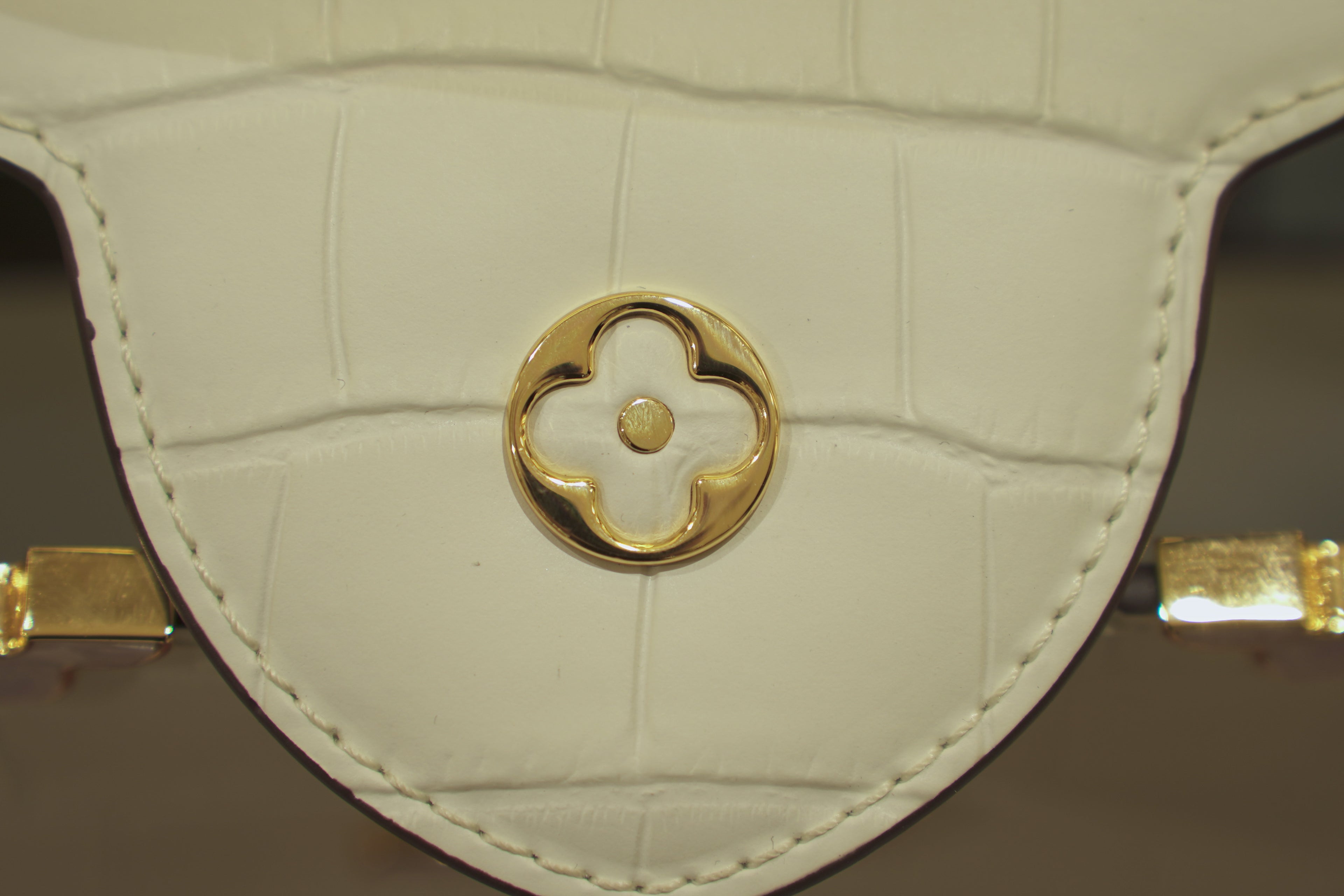 Louis Vuitton | Capucines – Crocodile Leather – White – Gold Hardware