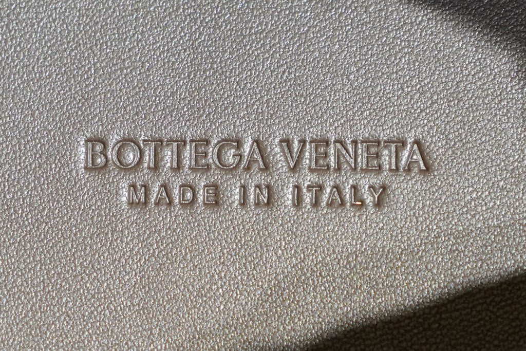 Bottega Veneta | Andiamo – Leather – Beige – Gold Hardware