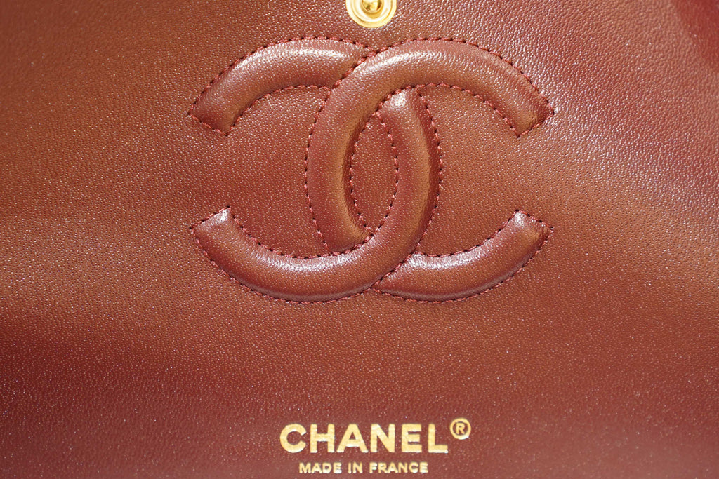 Chanel | Klassische Umhängetasche – Mittel – Leder – Burgunderrot – Goldene Beschläge